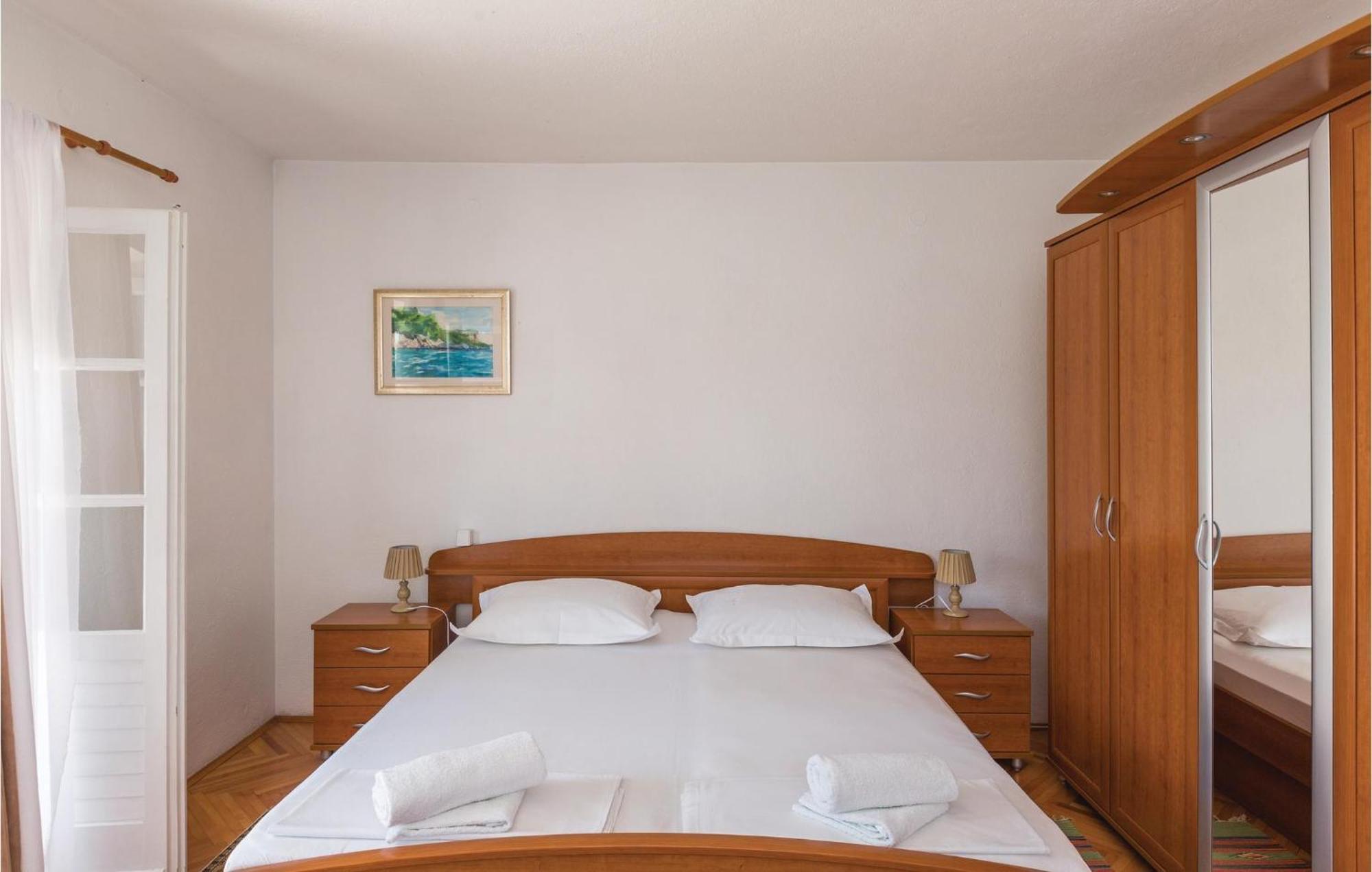 Apartment 3 Bedroom Cozy In Makarska